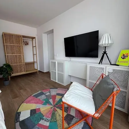 Apartment 1 Stylish And Quiet In