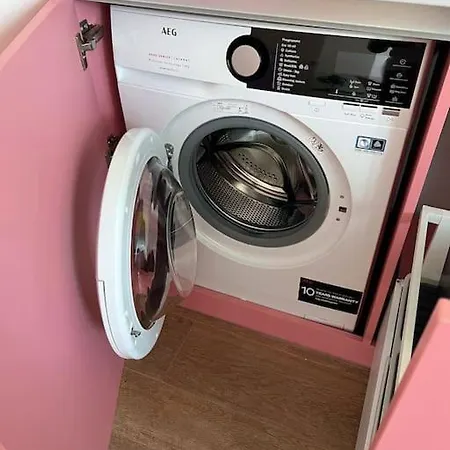 1 Stylish And Quiet In