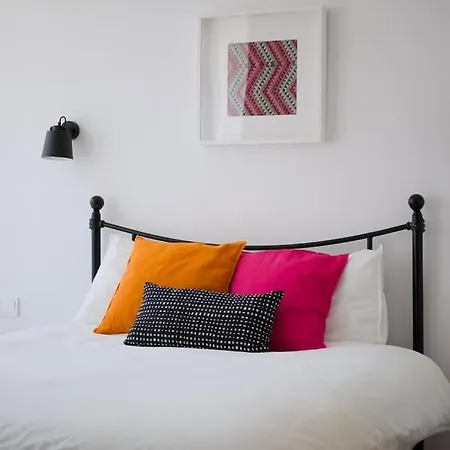 1 Stylish And Quiet In Apartment *