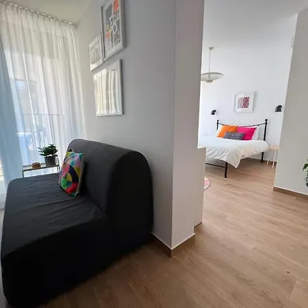 1 Stylish And Quiet In Apartment *