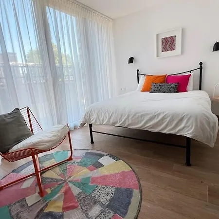 Apartment 1 Stylish And Quiet In *